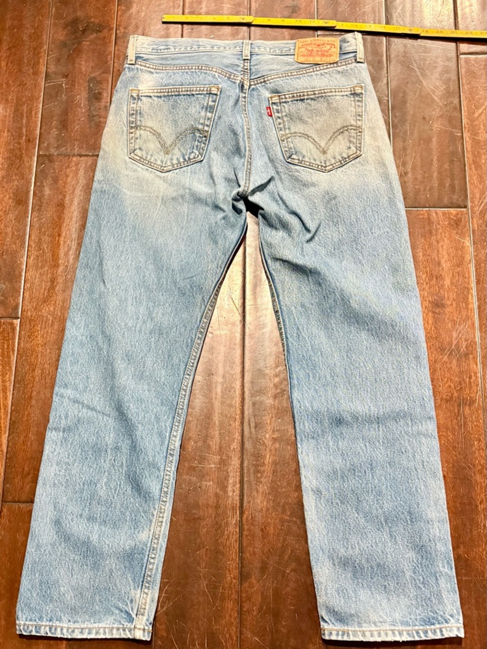 Vintage Levi's 501 Med/Light Wash Button Fly Blue Jeans - Picture 2 of 13